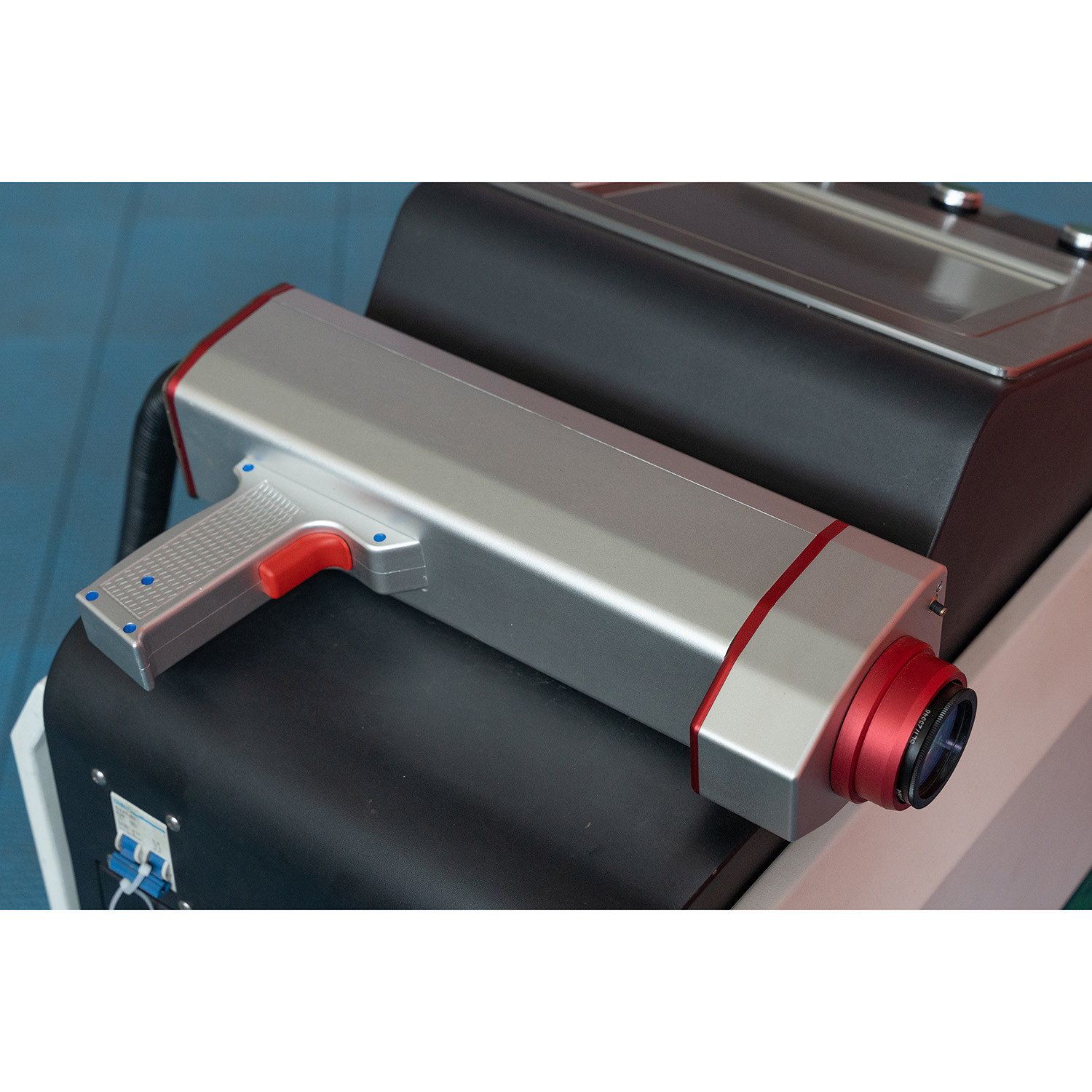 500W Industrial Laser Cleaning Machine , 50KHz Laser Rust And Paint Remover